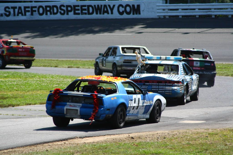 Illustration for article titled The 24 Hours Of LeMons New England 2009 Über Gallery, Part 4